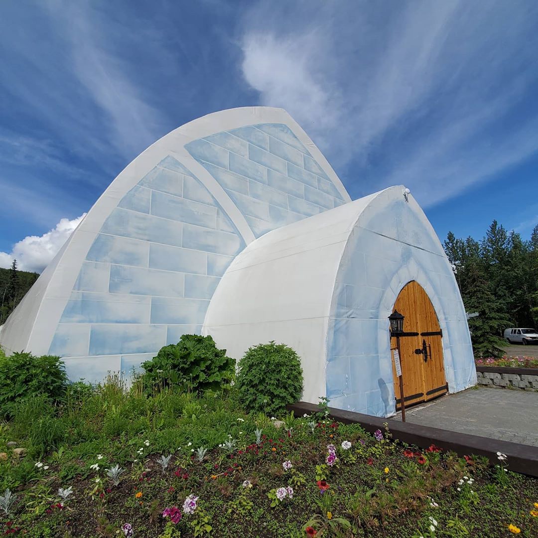 ChenaHotSprings's tweet photo. Our magical giant freezer called Aurora Ice Museum 💙

At Chena Hot Springs you can go from being hot to being cold in just a short walk 😌

Reposting @karin_leperi 

#chenahotsprings #icemuseum #alaska #tours #summertravel #2020 #travelnorth #explore https://t.co/PDuxM0bQoz