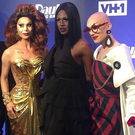 caderenan's tweet photo. Nessa foto possuem 3 coroas e 300 mil dólares! Acreditam? #allstars5 #sheawinner https://t.co/CM6HoaQD8U