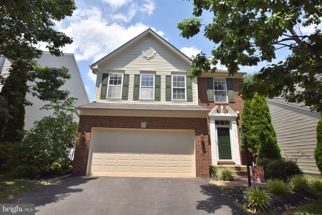 DeanTeamRealtor's tweet image. Fall in love with this 4 BD/ 4 BA in Gainesville. Call, text or direct message me for more info.  cpix.me/l/101808479