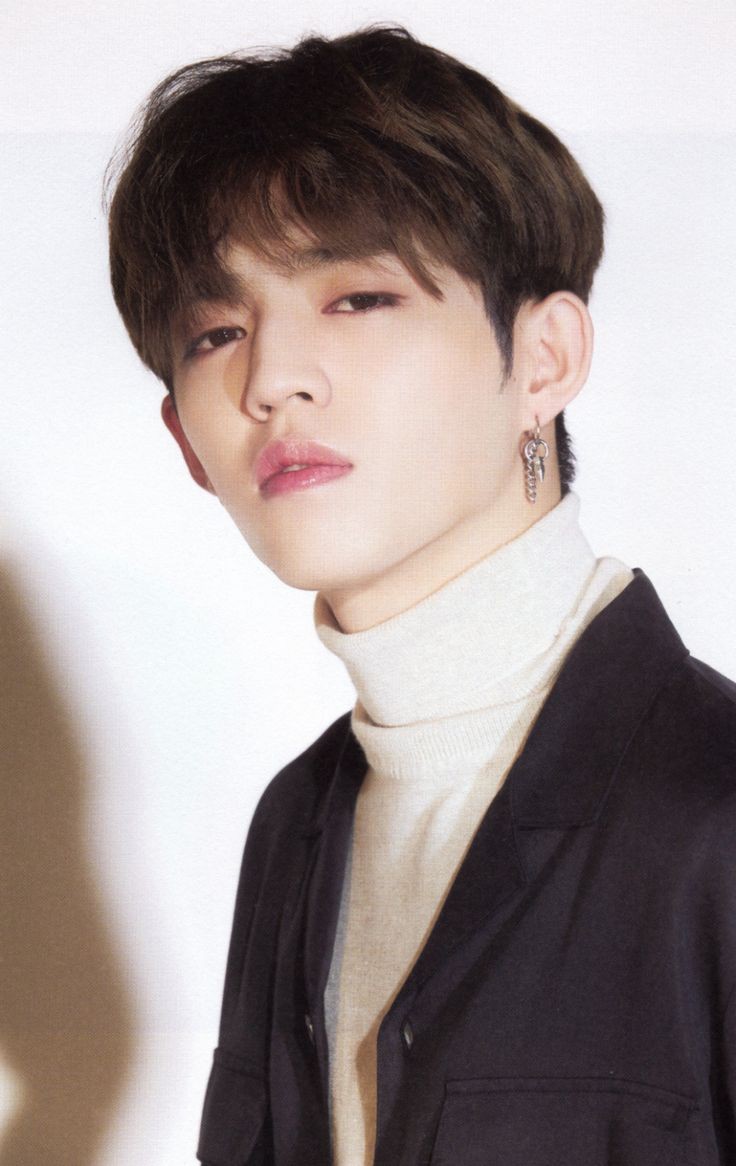 a thread of scoups on a turtle neck that could choke u;