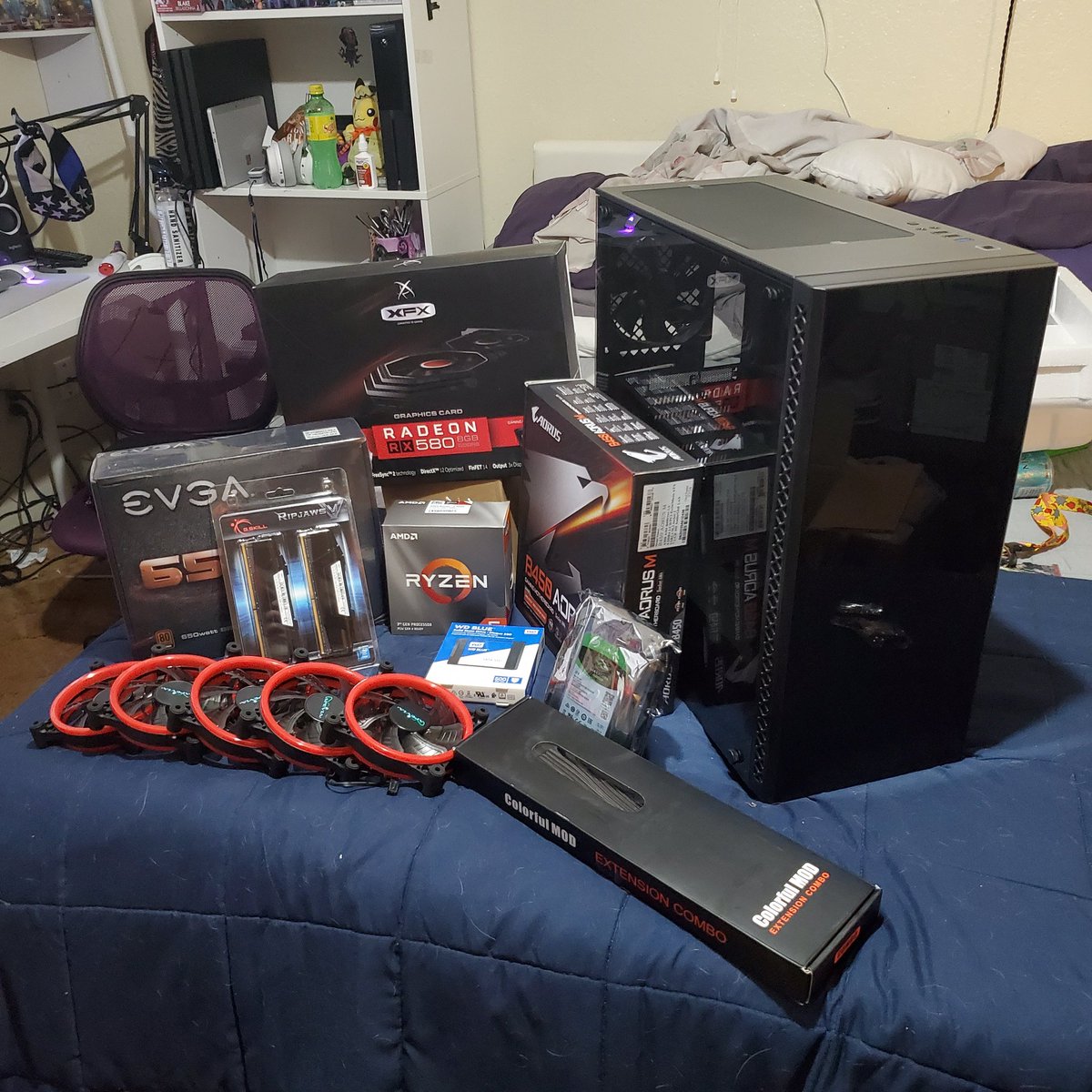 ShadowSteelcjc's tweet photo. Its about to go down! Rig build with @SilentSeaWitch for the one and only @WolfKingOfCali !!!!! #pcbuild https://t.co/96IZR8tRnE