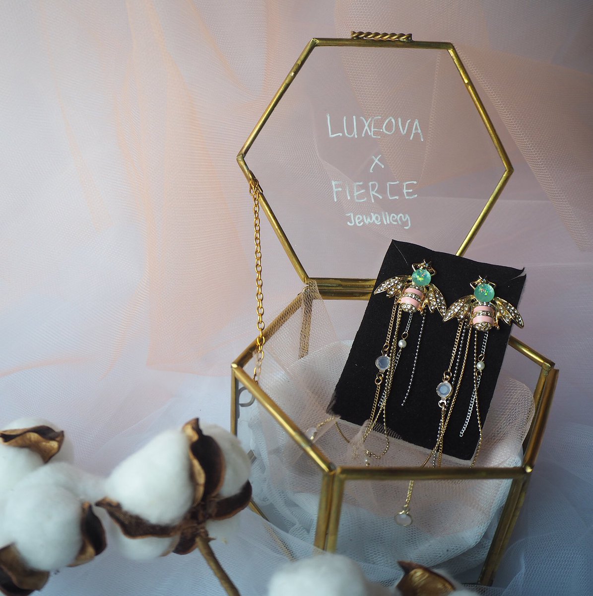 luxeova's tweet photo. @luxeova x Fierce Jewellery #glass #terrarium #handmade #shophandmade #etsy #etsygift #etsyshop #etsyfinds #etsyhandmade #etsyseller #beeearings #handmade #jewelrydesign #stainedglass #earringslover #insectjewelry #ハンドメイド #giftforher https://t.co/6qBC44YRxo