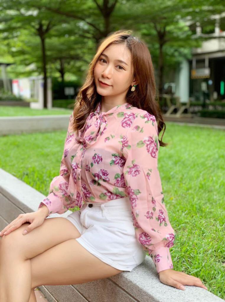 MakemebeauC's tweet photo. ♥️Flower bow top 
งานนำเข้า พร้อมส่งค่ะ เสื้อแขนยาวผ้าชีฟองพิมพ์ลายดอกไม้
259฿

#แขนยาวผ้าชีฟอง #ผ้าชีฟอง #แขนยาวลายดอก #เสื้อแขนยาวลายดอก #แขนยาวผูกโบว์ #เสื้อลายดอกแฟชั่น #เสื้อลายดอก https://t.co/KzNk4b7HFA