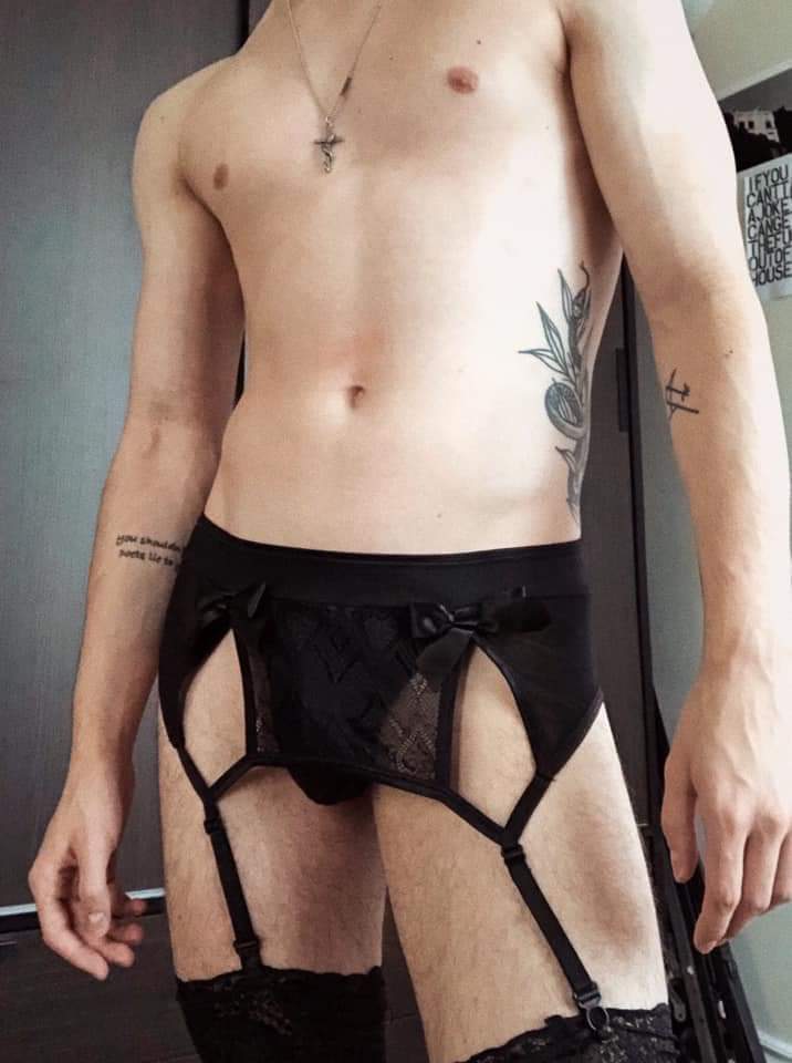 DanielM33686266's tweet photo. Este sera tu uniforme y lo tendrás que respetar dentro y fuera de la sesión, la forma de vestir es algo que los sumisos también poco a poco tienen que entregar, si estas dispuesto a eso... Podemos dar el siguiente paso mi putita
#masterbd #slave #puppy #femboy https://t.co/rAARtGDDNd