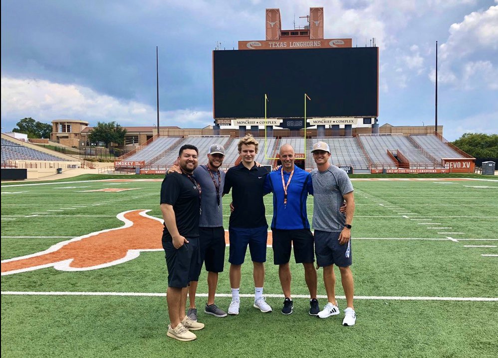 SportcorePro's tweet photo. Ok. I’m ready for Covid to be over so @tatewilliams_15 and I can do more of this.🤘🏼 #boyzup #quarterback #kinesiology #SportcoreSystem #QBMotion https://t.co/gKHSU8MRvQ