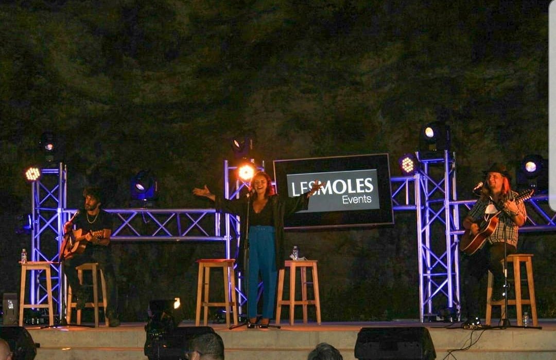 Chenoa's tweet photo. Mil gracias a todos por tanta complicidad y magia. Que viva la música en vivo. Gracias al equipazo de @LesMoles sois un sol.
Besos Aldea besos mi gente os extrañaba mucho.❤🙏 https://t.co/YcX6wiNxyW