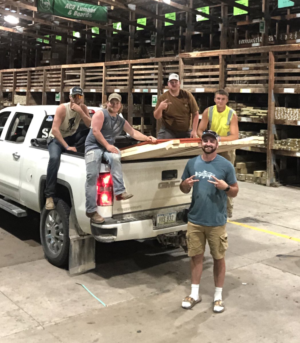 JoCoFreaks's tweet photo. #copeconstruction #barnumberfour #youburntourfuckinbar #building https://t.co/pdxHSZBB35