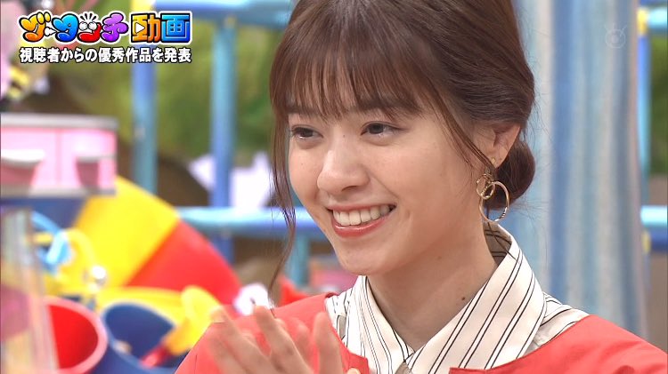 グータッチ動画、別撮りで衣装と髪型違ってて、2パターン見れて