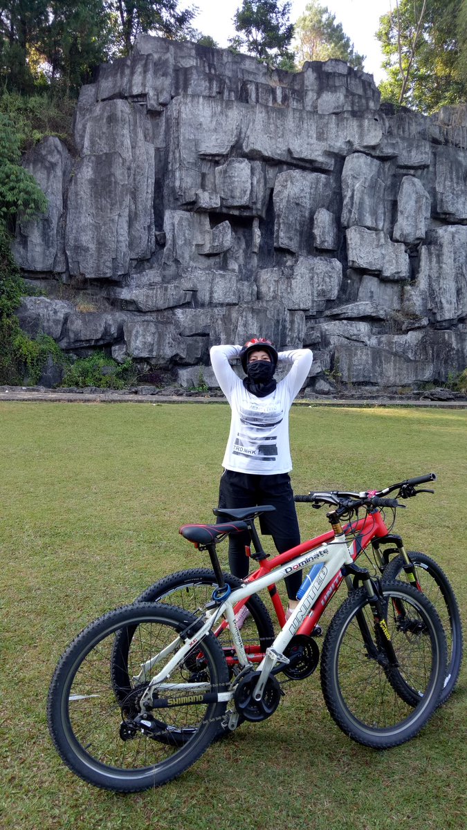 DesyElyca's tweet photo. Biasa rute lewat pake motor,  sekarang pake sepadah mantap jiwa cape nya 🙈😎 https://t.co/FScjeauhAQ