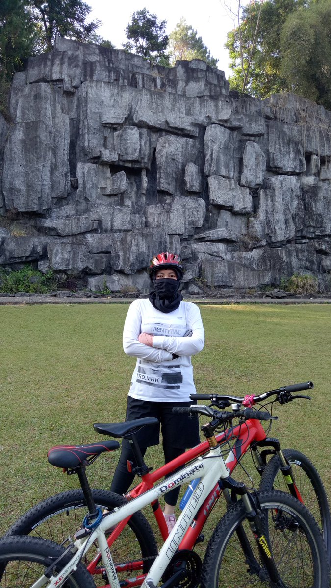 DesyElyca's tweet photo. Biasa rute lewat pake motor,  sekarang pake sepadah mantap jiwa cape nya 🙈😎 https://t.co/FScjeauhAQ