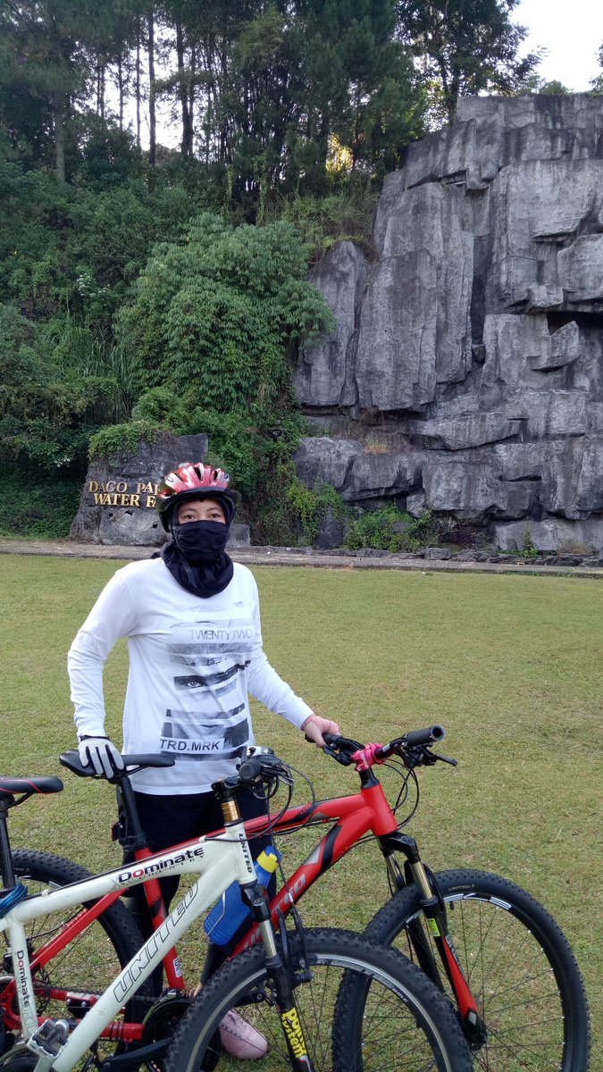 DesyElyca's tweet photo. Biasa rute lewat pake motor,  sekarang pake sepadah mantap jiwa cape nya 🙈😎 https://t.co/FScjeauhAQ