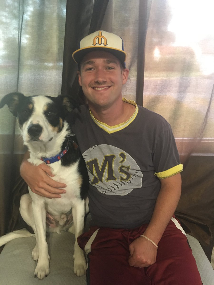 Alexa_McC's tweet photo. Excited for opening day all the way in Blackfoot, Idaho! Paddingtons collar is also Mariner themed! #whereiroot #mariners #truetotheblue #LetsGoMs #Marinerpup #seattle #seattlebaseball https://t.co/ECdimNf1gh