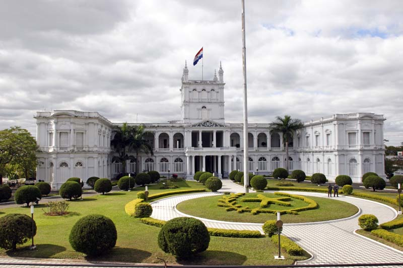 Palacio de los López, the seat of Paraguay's government, is sort of an oddball upon inspection. Lower levels are a kinda incoherent mishmash of Classical elements, then the tower is Gothic? Also, is this building white or pink?!