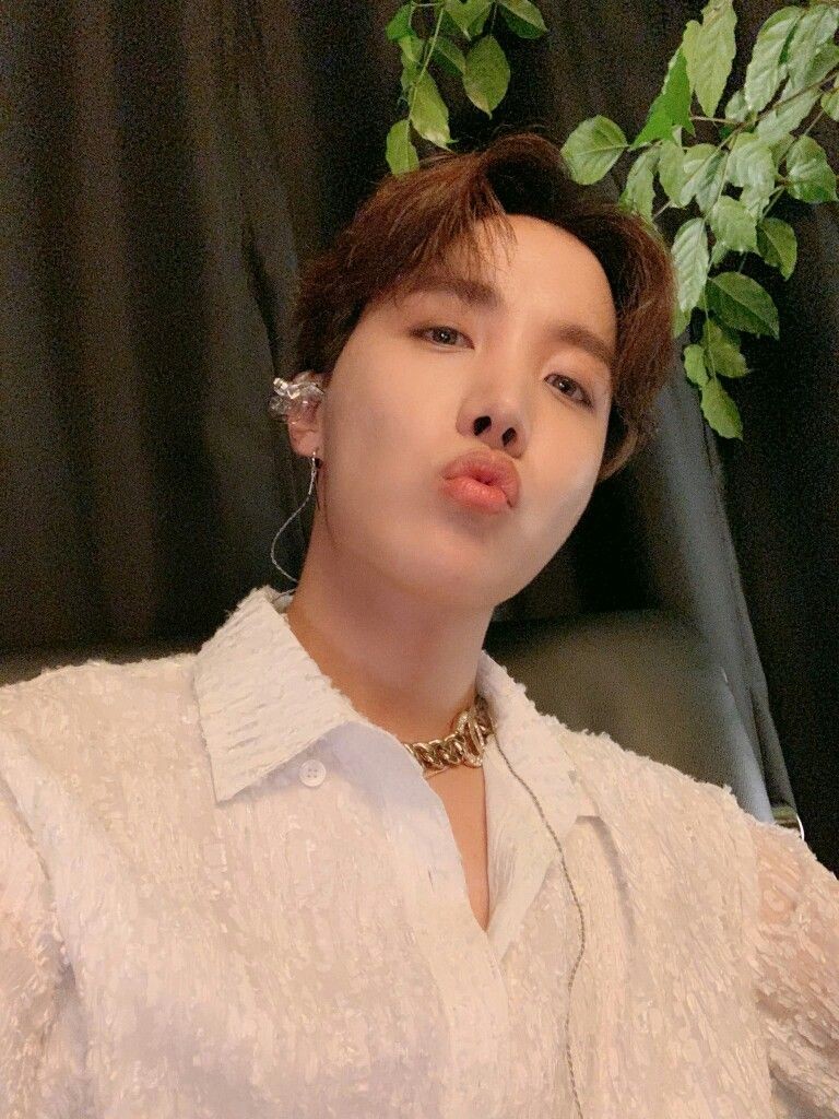 vickooktae's tweet photo. @Oh_BarJung @Bunnydreamjk1 @MaryArmoin74 @3148Julieta @BTS_twt @AKA_AgustD_0 @minyungiD @Marilynlocu @Jbangtanlegends @valejikookmin @JinJinara2 @Lumatelover13 @jooni12moon @VamVante @anyyaggi @CHERRYHOPEWOLRD @manus844 @Veito_ @criesinUGH @ParkSam24 @03_ifetse_skz @delfiatz21 Ayudemos a la reputación de marca de Hobi
Sin emojis por favor!
#JHOPE #HOBI #ARMYDAY
@BTS_twt
Te amamos #LATAMking
#Grashias https://t.co/tC9dCDm5Jh