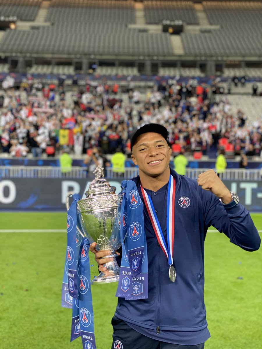 Fall_Dams's tweet photo. BRAVO LES MECS.
13 COUPES DE FRANCE.
CHAPEAU⚽
#ICICESTPARIS #PSGSTE
@PSG_inside
@PSG_Feminines
@FondationPSG https://t.co/Yr7pOfWAR2