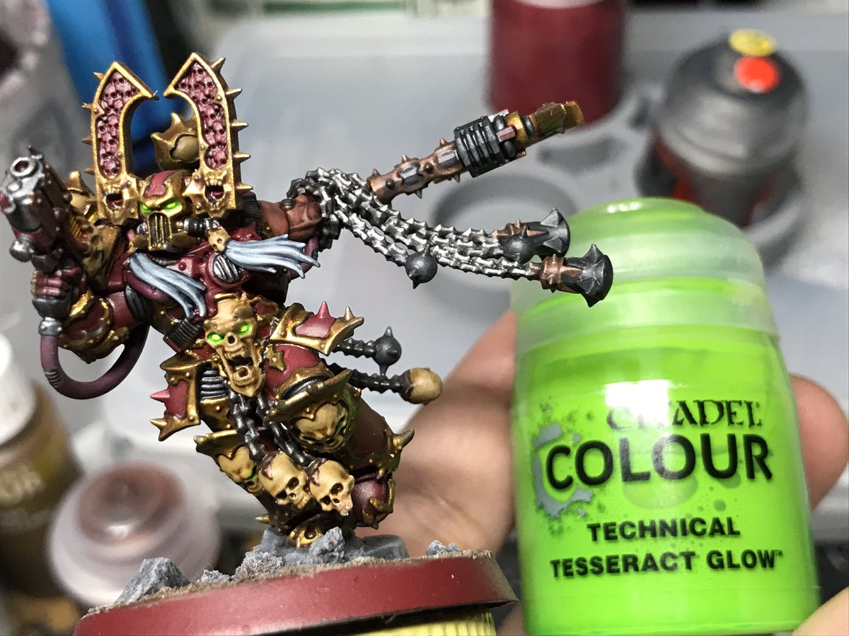 早速新色のテッセラクトグロウをホワイトで塗っておいたカーンの目に