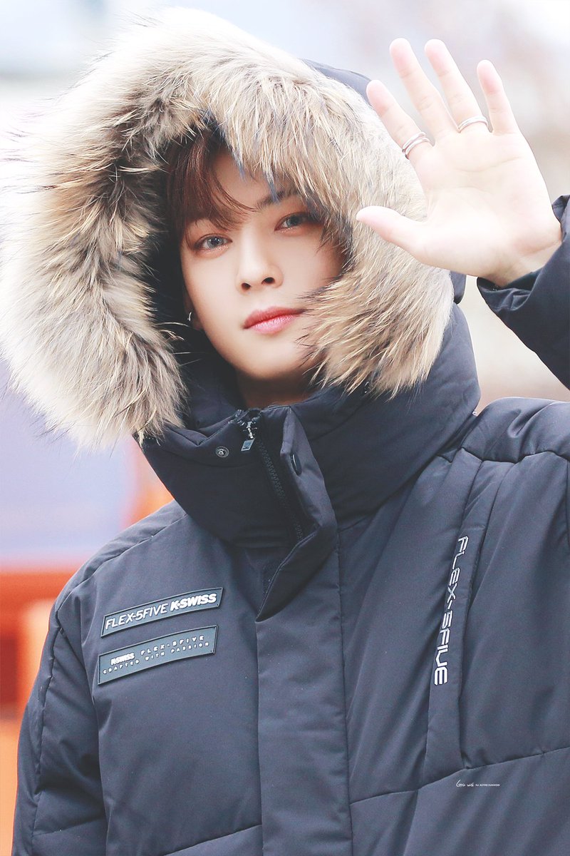 grin_with_ew's tweet photo. 191207
#아스트로 #ASTRO #차은우 #이동민 #CHAEUNWOO #로하수호 #ウヌ #ชาอึนวู #車銀優 @offclASTRO 
계절은 얼어붙더라도
다정한 안부로 봄을 준비해야겠다. 
안녕? 사랑해- https://t.co/wxde68l6lm