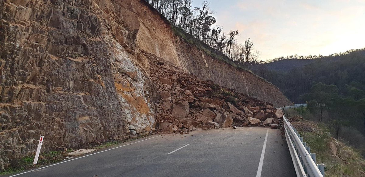 A rock slide has closed the Great Alpine Road in East Gippsland between Tambo Crossing and Ensay. About 1000 tonnes of rock fell on the road about 2.30am. VicRoads says it will take a couple of days to clear the road #gippsnews