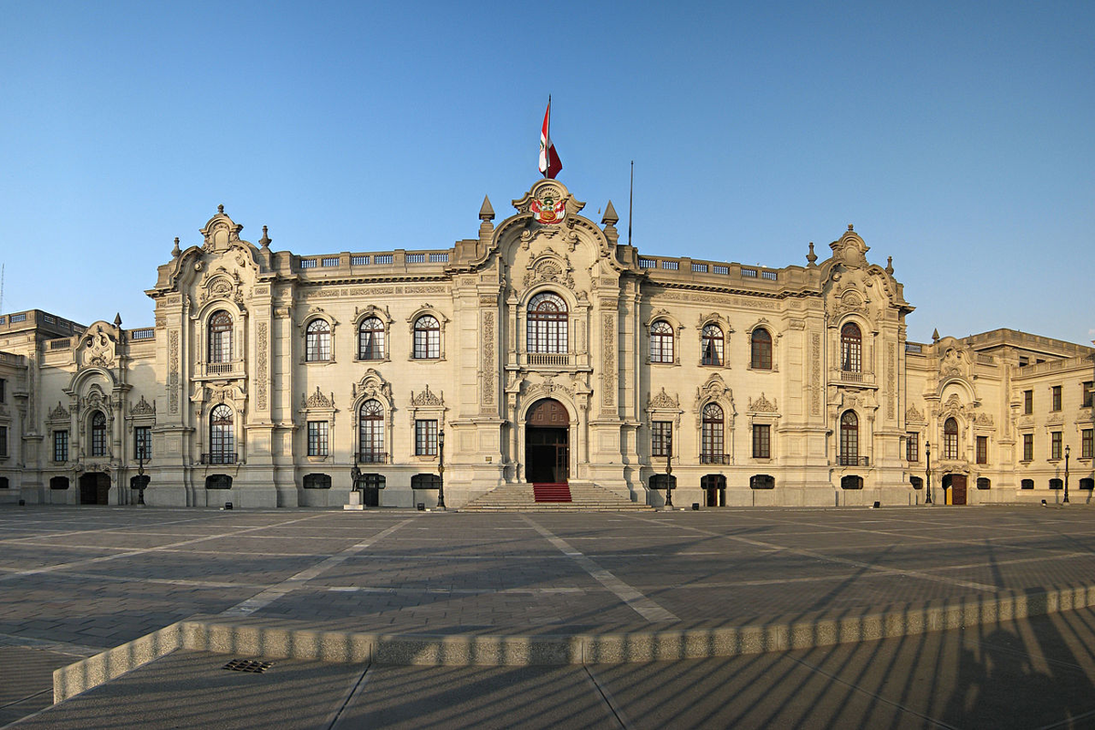 Peru's Government Palace claims to go all the way back to the structure built by Pizarro in the 1530's, but its mainly a French Baroque Revival building, reconstructed after fires in the 1880s and 1920s.Lame.