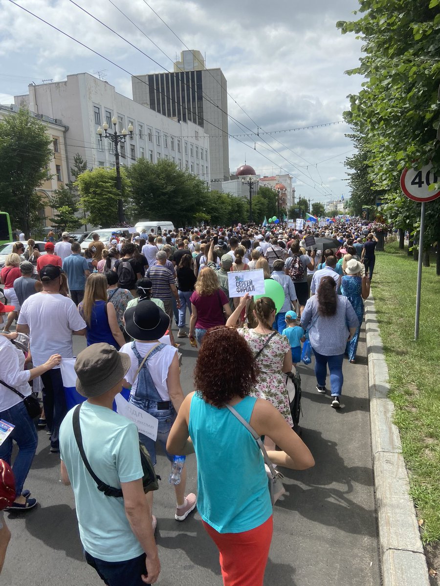 Many thousands are in the streets of Khabarovsk, 4,000 miles east of Moscow, for the 3rd Saturday straight in the biggest protests Russia’s regions have seen in many years. It took 14 minutes for the march to pass by me here: