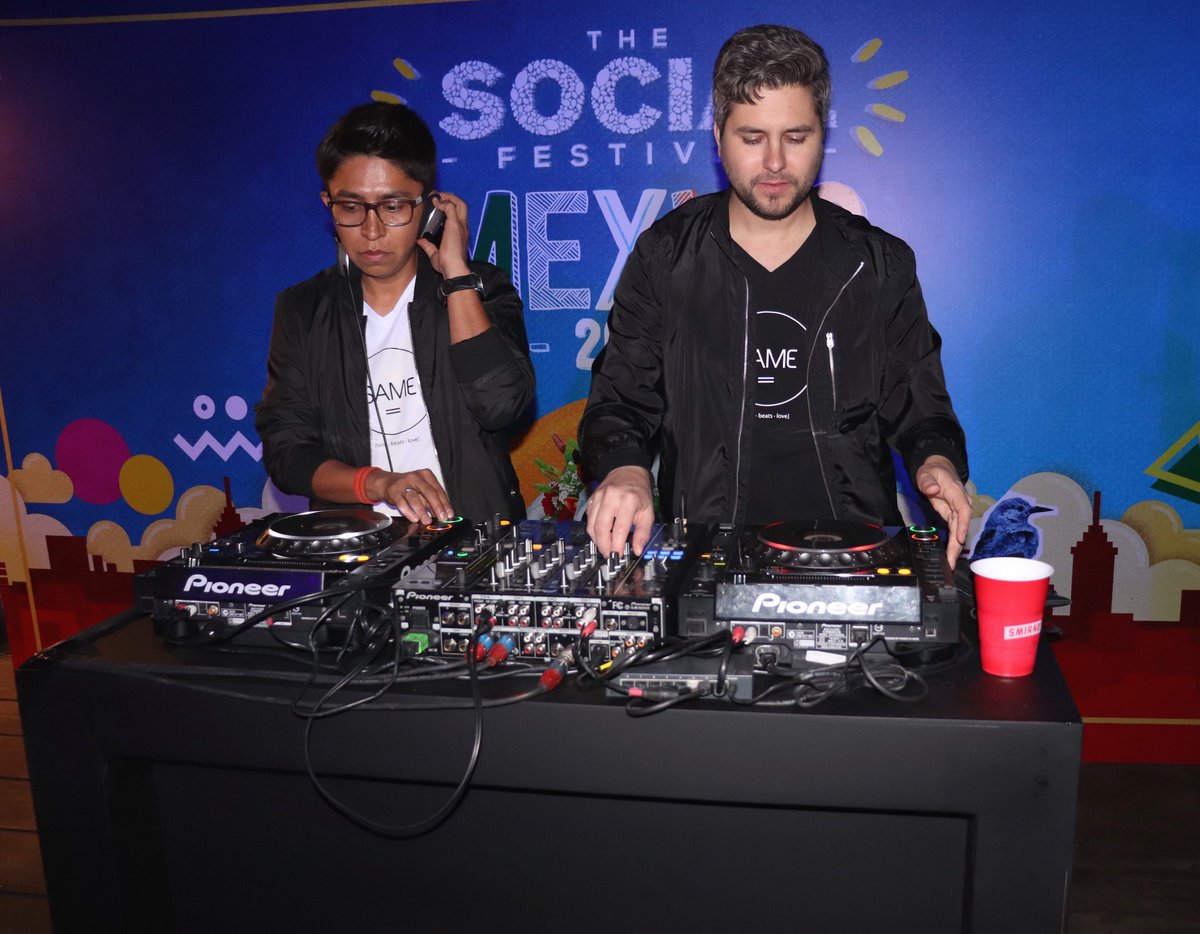samedjs's tweet photo. @socialmexico_ pre party ¿ ustedes que festival extrañan más ? #dj #djlife #fest #pioneer https://t.co/XIkjeq3vFf