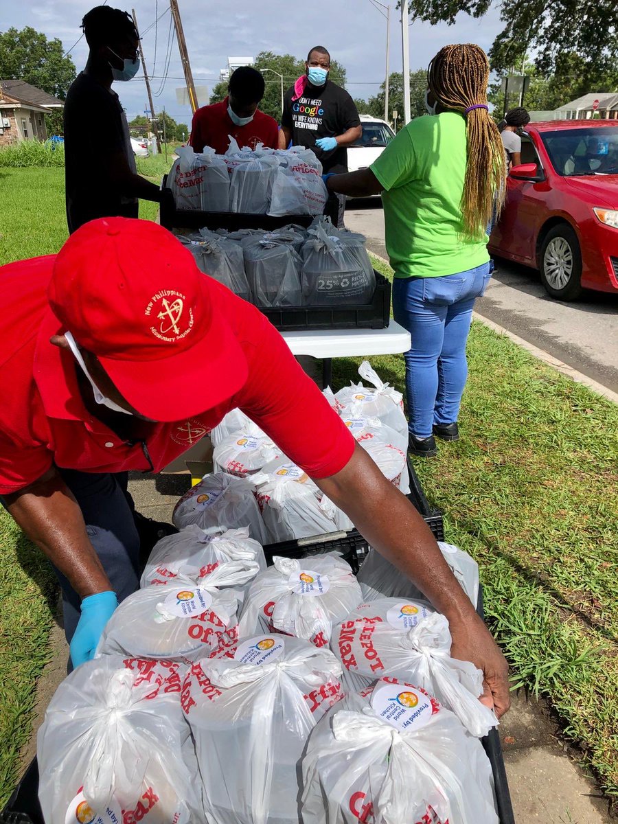 6,300 fresh meals from local restaurants distributed today in 1 hour at New Philippians in the Lower Ninth Ward of New Orleans. The cars go for blocks and blocks. Each family gets enough meals to get them through the next 4 days. Then we’re back on Tuesday! #ChefsForAmerica