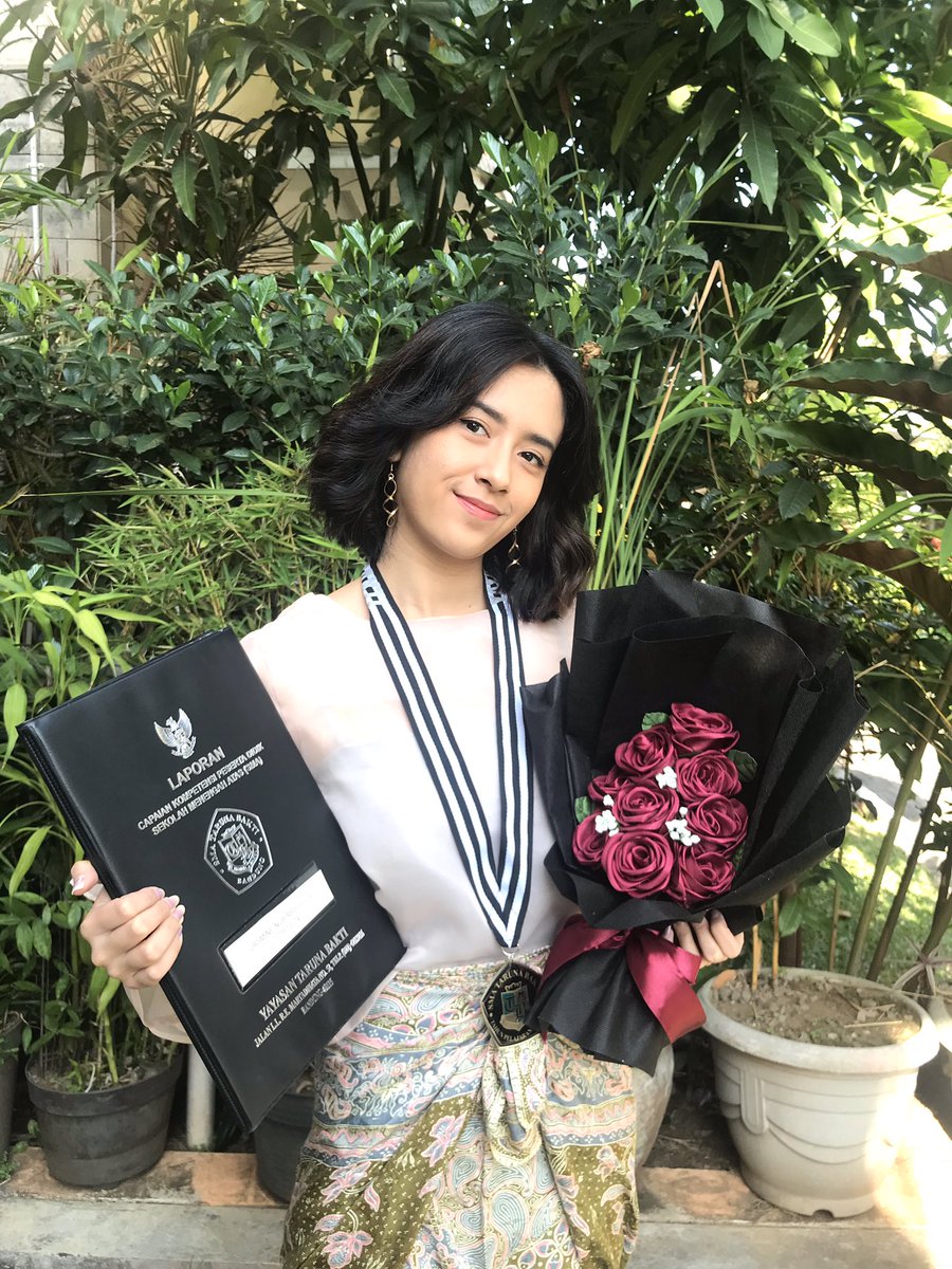 Congratulations Jasmine, hugs and kisses 😘❤️😍😇
Sehat,sukses selalu sayang ,we love you 🌹