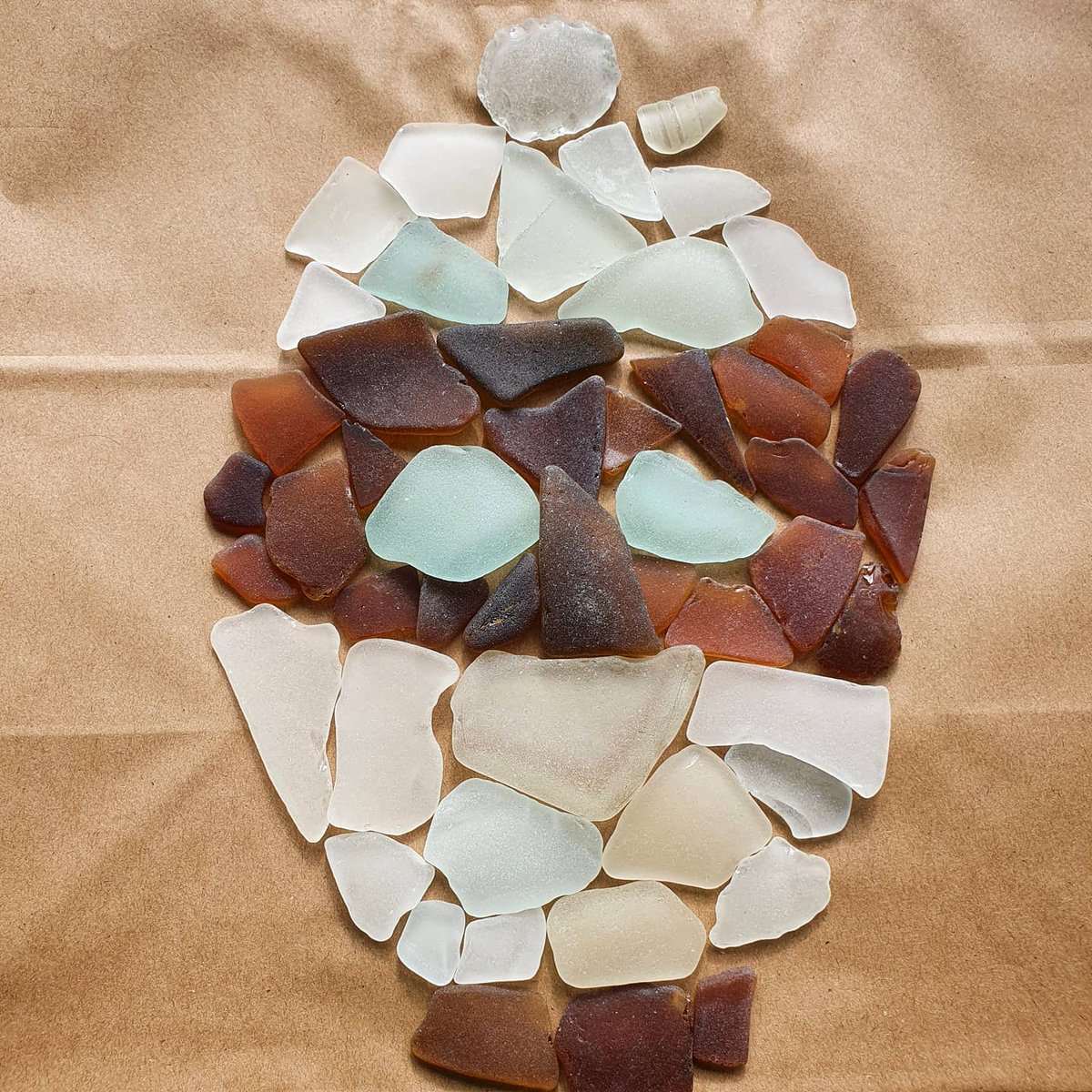 jeanettegtf's tweet photo. Inspired by @NeelaJan's  tweet and the @igersmelbourne glass photo challenge, I give you Mask Up Melbourne in sea glass.  #MaskUpMelbourne #igersmelbourne https://t.co/FCUeGyz1ic