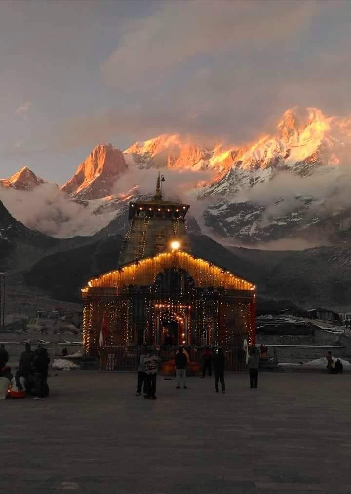 tanuj_garg's tweet photo. Such a lovely picture of the holy #Kedarnath shrine. Made my morning. 

#SaturdayMorning https://t.co/1zWRr4CUja
