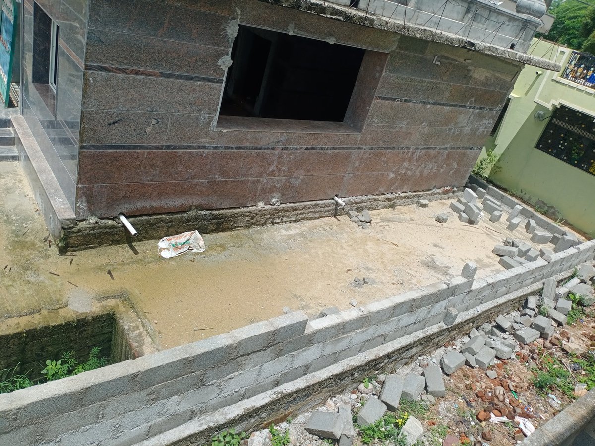 AmruthaReddy_P's tweet photo. I don't believe humanity still exists in India people are so cruel they have demolished the compound wall of RAM mandir. We want justice @RSSorg 
@YuvaSarathiBJP 
@kishanreddybjp 
@narendramodi 
@AmitShah 
#justiceforRAMmandir 
#JaiSriRam https://t.co/3aa33lsfZZ