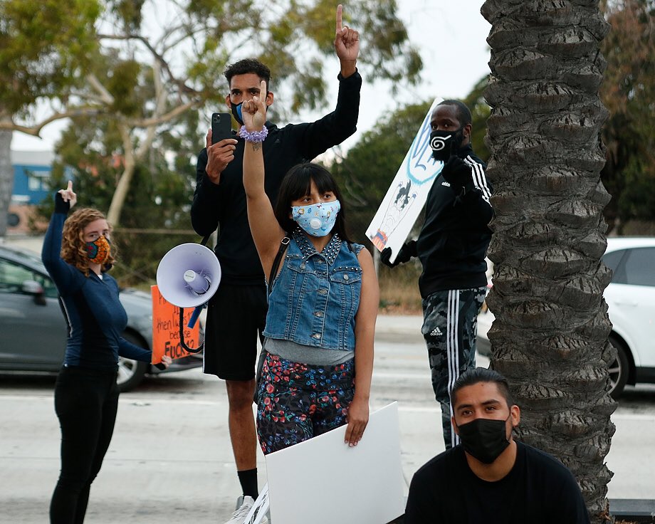 SM4Democracy's tweet photo. Some great shots from last rally! ⁣
⁣
📸: @Celebatographer 

#Protest #Movement #Rally #SantaMonica #SantaMonicaPoliceDepartment #SantaMonicaCity⁣⁣
#SantaMonicaCollege #Racism #PoliceBrutality #SantaMonicaPier #SMPD⁣⁣
#LA #California #Police⁣

⁣ https://t.co/kvJmEByEYc