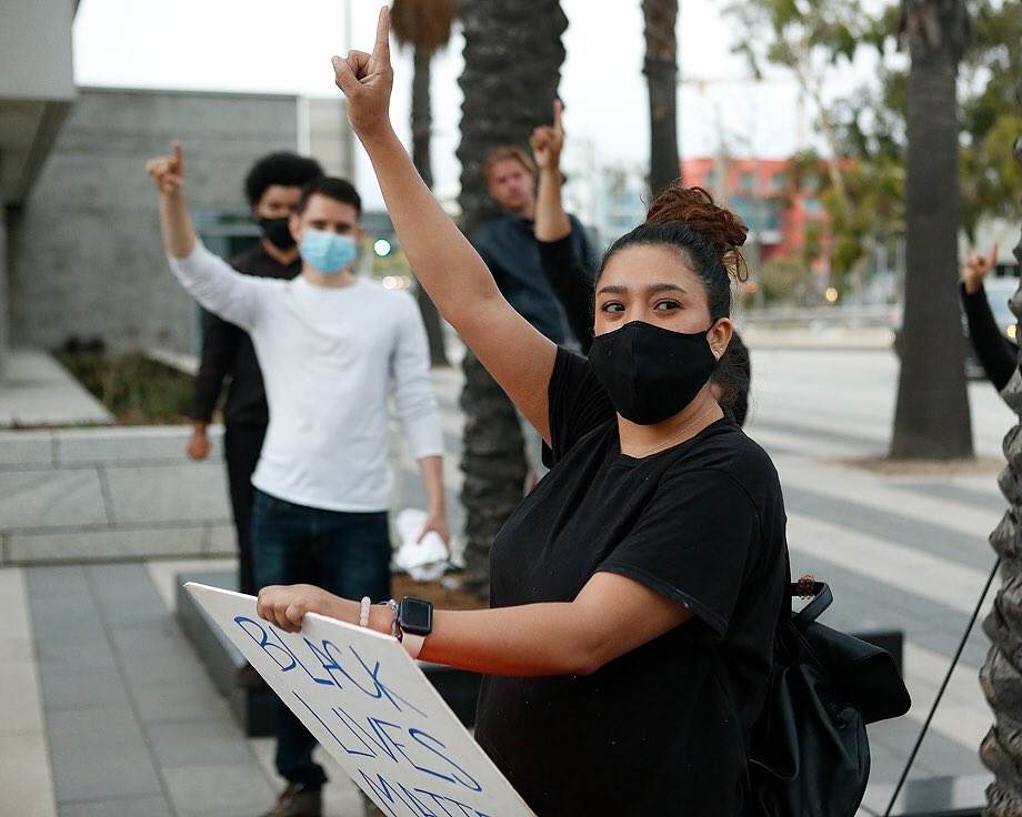 SM4Democracy's tweet photo. Some great shots from last rally! ⁣
⁣
📸: @Celebatographer 

#Protest #Movement #Rally #SantaMonica #SantaMonicaPoliceDepartment #SantaMonicaCity⁣⁣
#SantaMonicaCollege #Racism #PoliceBrutality #SantaMonicaPier #SMPD⁣⁣
#LA #California #Police⁣

⁣ https://t.co/kvJmEByEYc