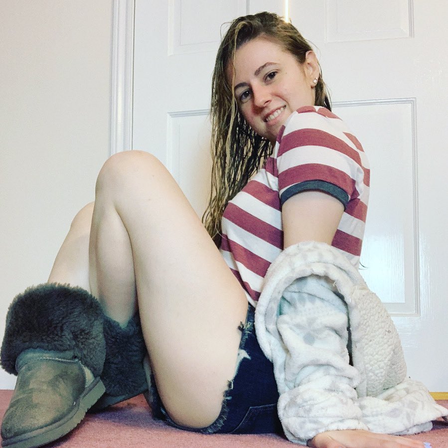 queenoftheuggs's tweet photo. Feeling like a goddess, but acting like a queen! #ugg #model #modeling #uggmodel #igmodel #victoriassecret https://t.co/Ahvm7dX8aj