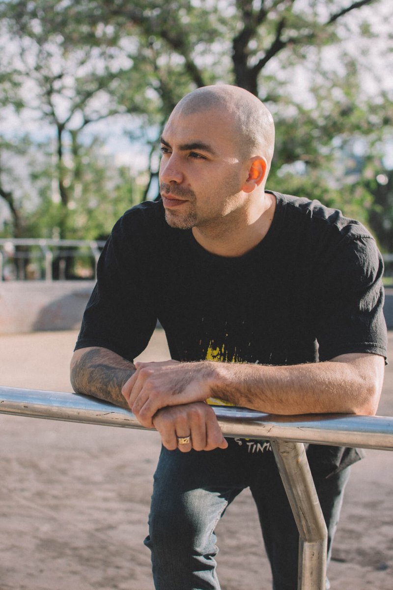 Ya que <a href="/emanero/">Emanero</a> mencionó a <a href="/orionhiphop/">orion xl</a>, recupero el perfil que escribí sobre él para <a href="/agendademusica/">ADM</a>: "Tengo un sueño súper lumpen… girar con lo mío, conocer ciudades, personas, hacer un billete, vivir tranquilo, mover mi mensaje". bit.ly/2D1Cz6P 

PH: <a href="/martina_ele/">Martina</a>