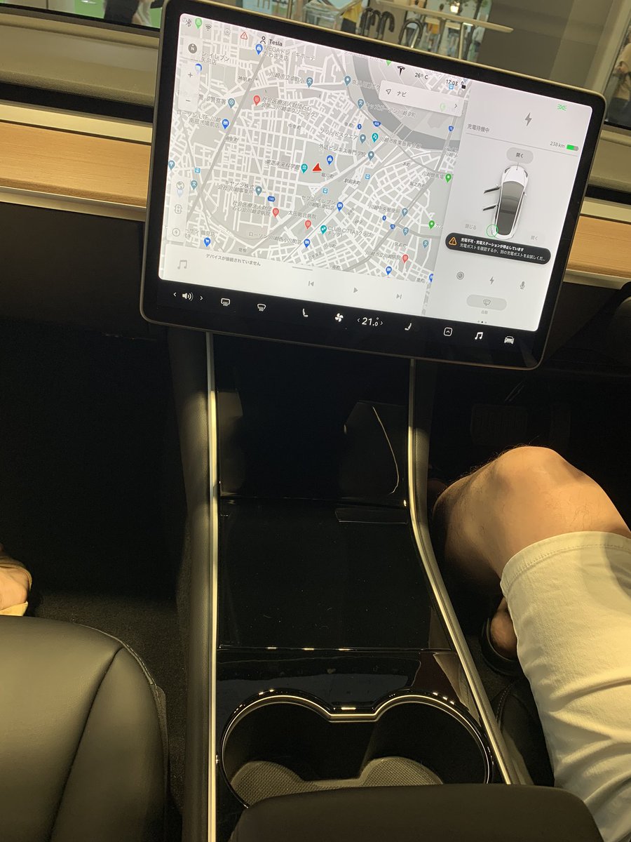 じょりん On Twitter 株の勉強してきました 実はディーラー行ったの初めて 遅いw 運転席に思わず ひゃあ と声上げてしまった ボタンが1つもない 物理的なボタンをつけるとソフト更新できないからとのこと インパネ周りのスッキリ感半端なかった