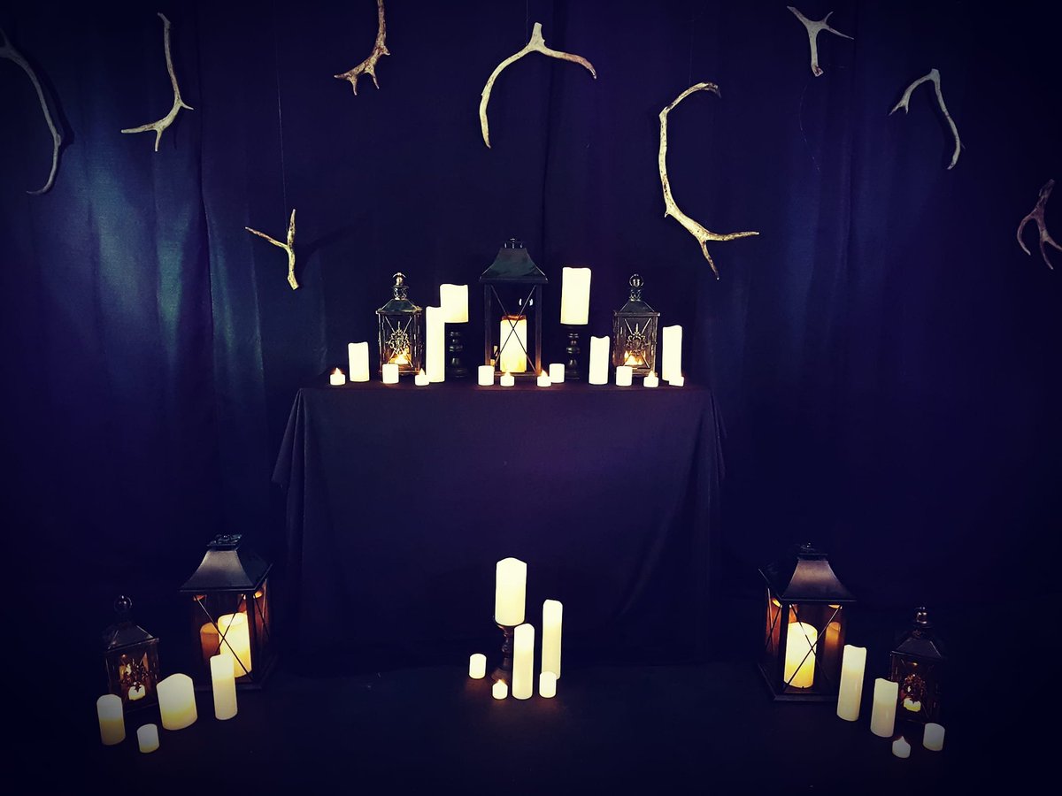 Setting the stage. We'll be inviting the audience to inspire our songs. The magic and the moment make no two shows alike. Join us 💙🖤

July 26th @ 4pm PST on Zoom - Tickets $10:
sidedooraccess.com/shows/qer8jiQ3…

All proceeds are going to the Downtown Eastside Women's Centre in Vancouver.