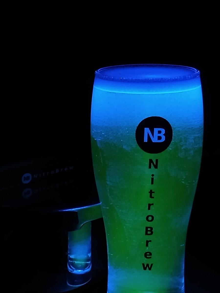 NitroBrew's tweet photo. Friday science fun: Flouroscence to highlight nitrogen bubble size to get summer interns excited!
#NitroBrew #BubbleScience #scienceisfun #nitroAtHome https://t.co/ldIV73k4AJ