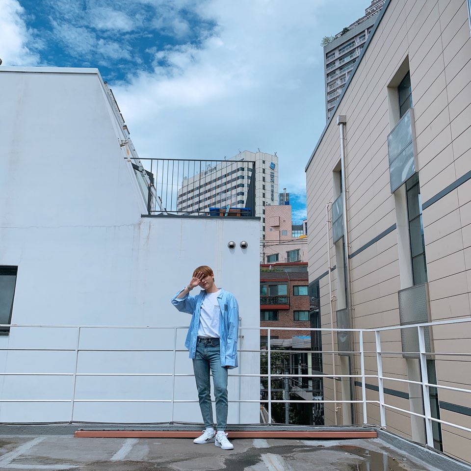 CRAVITY_twt's tweet photo. 러비티 같이 맑은 하늘 ☁️

#인생샷프로젝트 #데일리 #꾸안꾸 #빨리보고싶다 #우빈 https://t.co/XdiunPmXbt