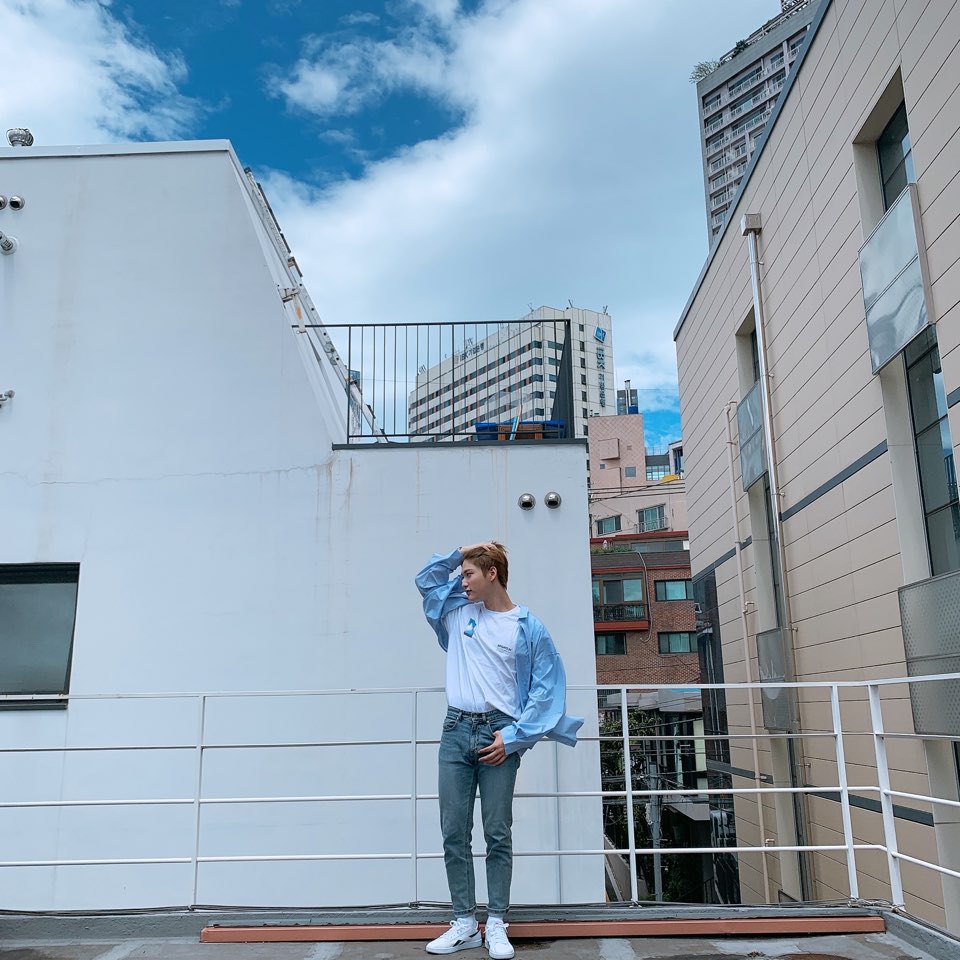 CRAVITY_twt's tweet photo. 러비티 같이 맑은 하늘 ☁️

#인생샷프로젝트 #데일리 #꾸안꾸 #빨리보고싶다 #우빈 https://t.co/XdiunPmXbt