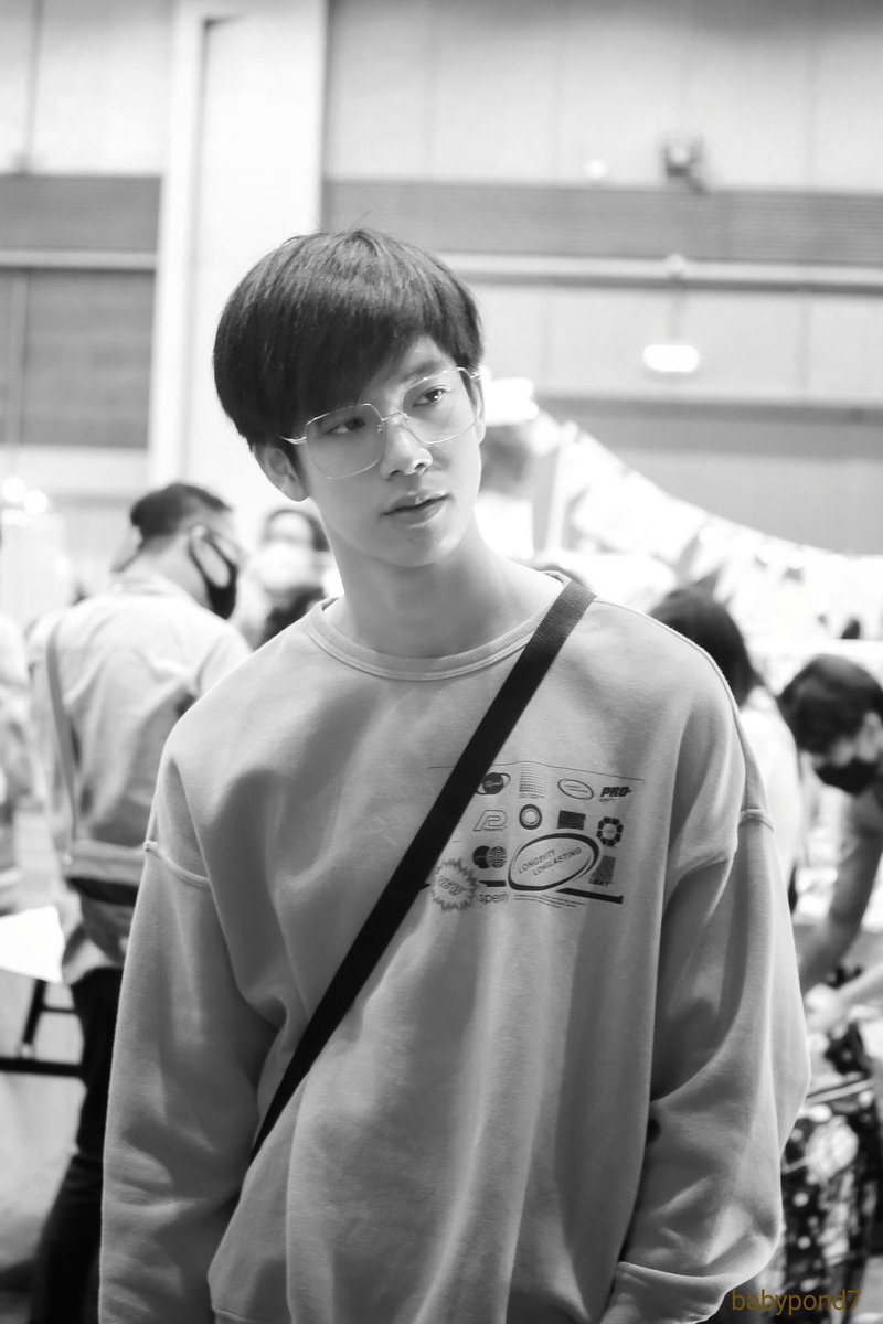 pond_wa2456's tweet photo. accidentally met n'frank 🤓
aka sarawat's younger brother
#FrankThanatsaran
#ตลาดนัดวันสร้างสุข
#2gethertheseries
#Phukong
#คั่นกู
@FThanatsarun https://t.co/cefjDYNUBb