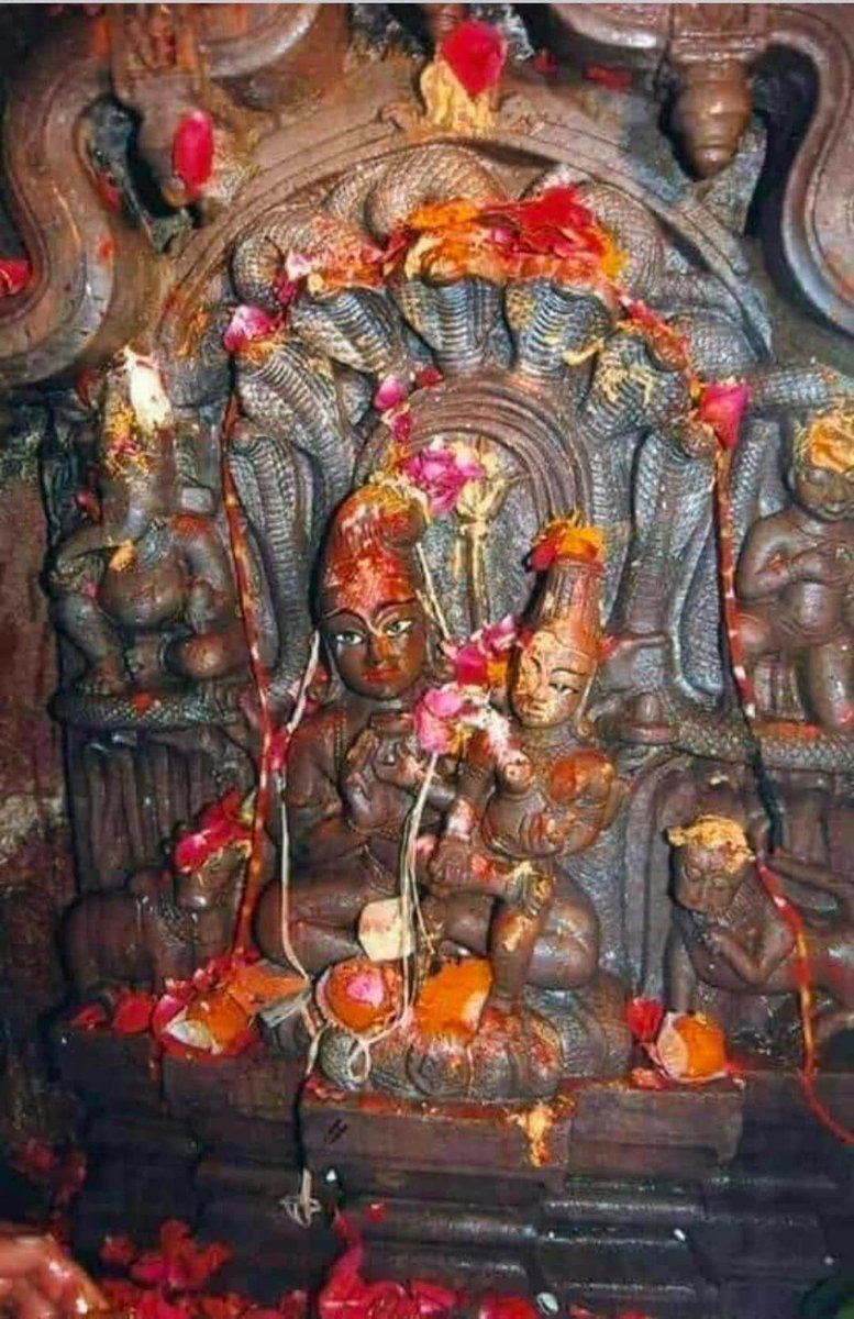 Paritos76700756's tweet photo. Jai nagchandeshwar mandir Ujjain. https://t.co/ttOwB2rwY6