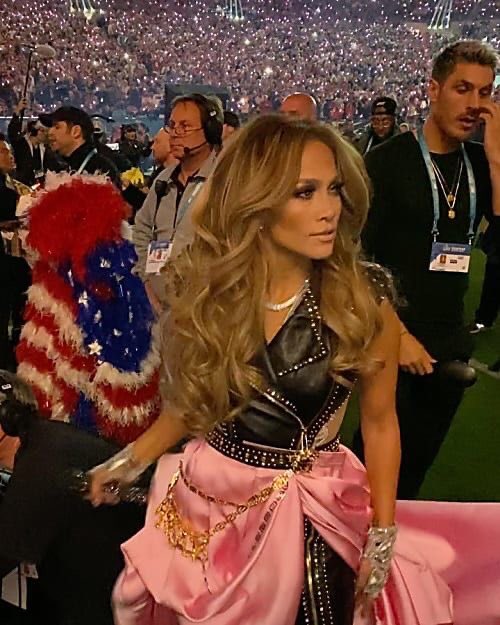 Jennifer López cumple 51 años hoy, el mismo día que cumples años tu!!! Happy Birthday!!!   