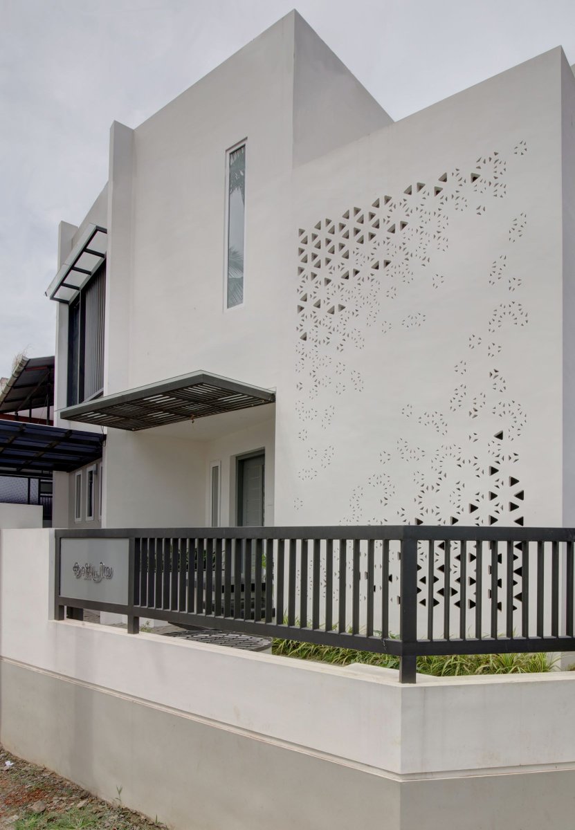 vol_zero's tweet photo. SKEWED VIBE by Eminence Architects [Research + Design]

Check it out the full project here: https://t.co/ucRXSElber

#India
#design
#architectural
#archilovers 
#architexture
#volzero 
#architecture
#architect 
#architects
#Home
#Homes
#house
#houses
#beautifulhomes
#rt
#retweet https://t.co/oeH9gFWuTD