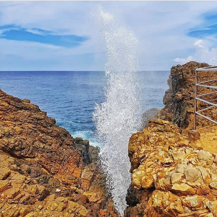 CeylonTours's tweet photo. Our tropical island of Sri Lanka is home to the second largest Blow Hole in the world. Located on the Southern Coast in Kudawella, the Hummanaya Blow Hole is a result of seawater surging up from a submerged cavern due to the pressure of the sea waves. 
#Blowhole #SriLanka #Travel https://t.co/ZfMF1tVqDV