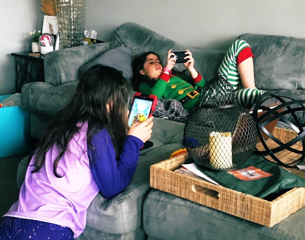 pave_edu's tweet photo. I posted this picture a while ago concerned that the pandemic would further enforce unhealthy #digitaluse ... I’m happy to say that a few months later I helped this org do something about it and have experienced the positive change firsthand in my own kids. Thanks @YourFutureEDU https://t.co/hjX9BAqQTt