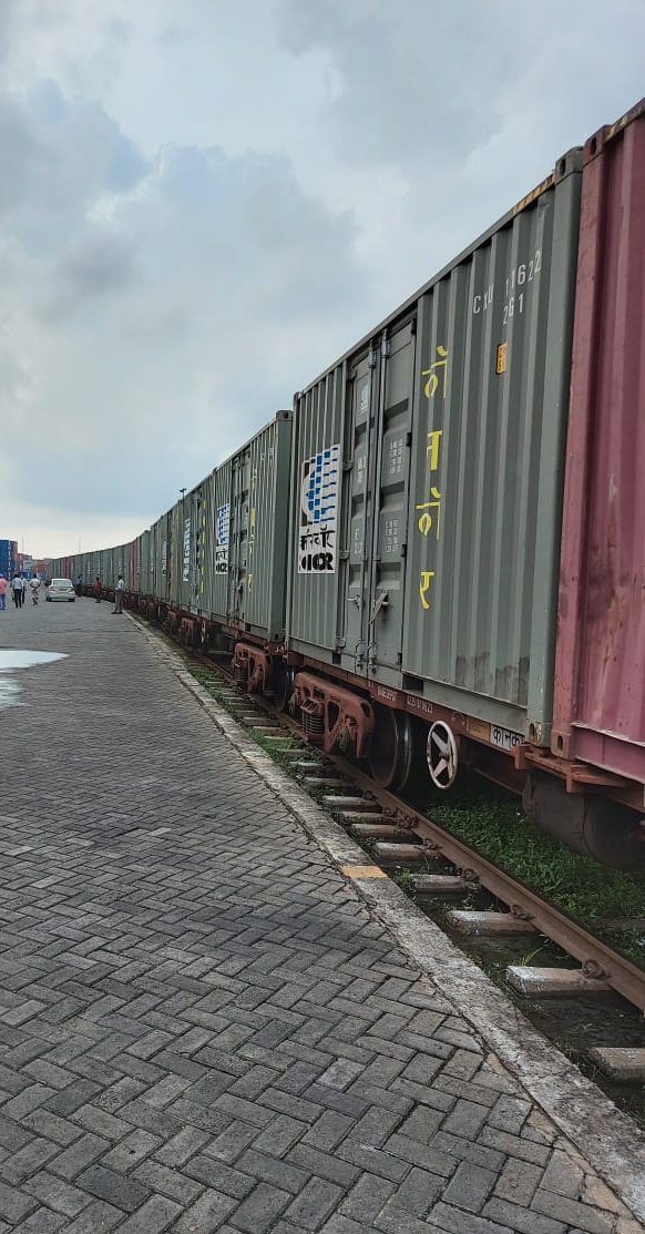 concor_india's tweet photo. The much awaited trade demand between India & Bangladesh is finally met after a long pursuit by @concor_india & @RailMinIndia,@cbic_india, Bangladesh Railways,CCBL.
The Inaugral Container Train ran between India & Bangladesh via Benapole from @concor_india Majerhat.
@PiyushGoyal https://t.co/VWM9UtfI9B