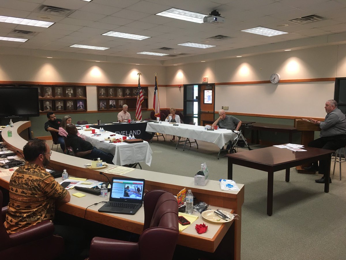 ClevelandISDTX's tweet photo. Our amazing CISD School Board working late on a Friday, making decisions for what’s best for our students &amp; staff!! #indianpride #Just4Kids https://t.co/OFa4CJkyl8