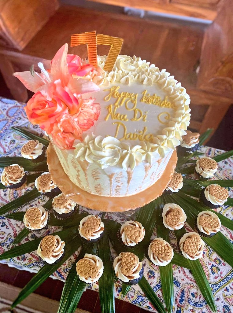 Kupcakewrangler's tweet photo. Golden 77th celebration, photos from the birthday set up by Ikitaga
This was our Moli cake with a gold and orange theme
The cupcakes were Koko Qalu with golden coconut cookies
#ladykupcake #qalu #moli #kokosamoa #gold https://t.co/V4HsSAGhoL