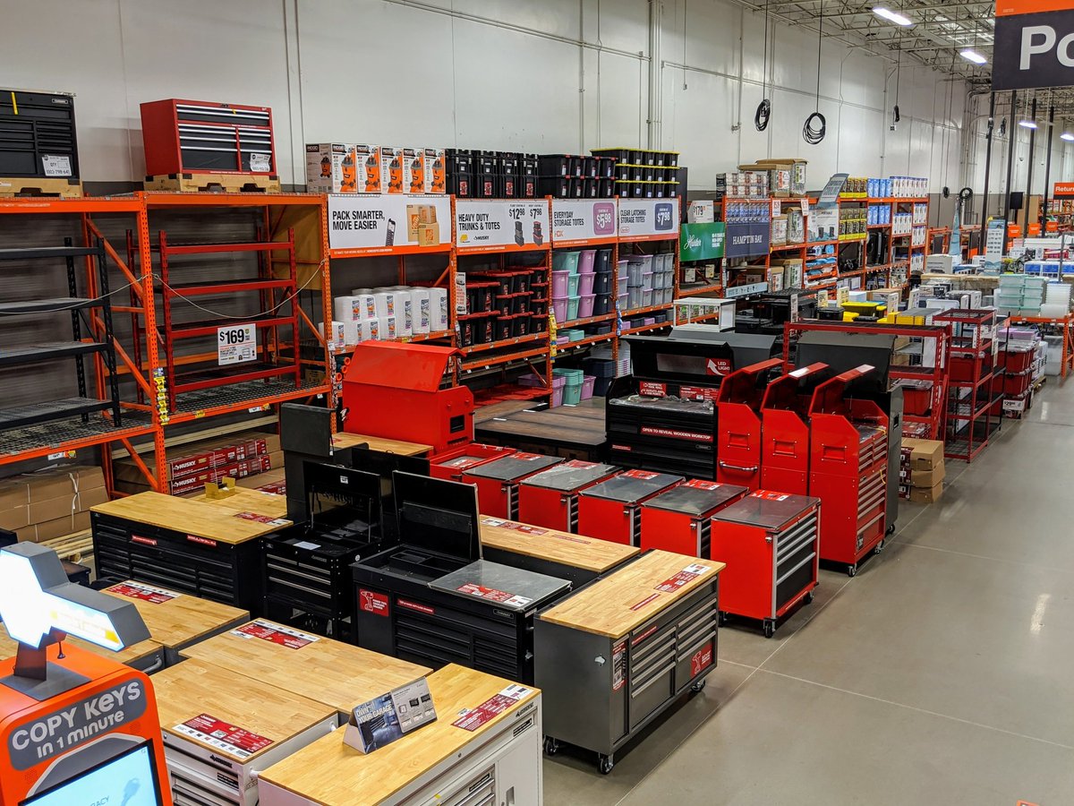 The Summer Storage event is ready for another big weekend.  I'm very proud of my team for their efforts to make a merchandising statement to drive sales! #straightoutta470 <a href="/zeeepee/">Zinnia Padilla</a> @Nickel470 <a href="/D66Celest/">Sheldon Celestine 🇹🇹🇺🇸</a> <a href="/CodydayHD/">Cody Day</a> #d66proud