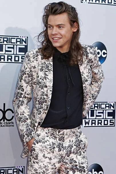 softharolddd's tweet photo. harry styles in floral suits ~ a thread 😍🌸 https://t.co/ftSVpxuqaC